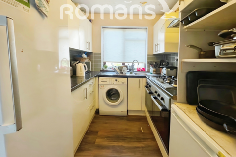 1 bedroom in a house share to rent, Fountains Close