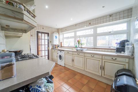 4 bedroom end of terrace house for sale, Turner Close, Hayes