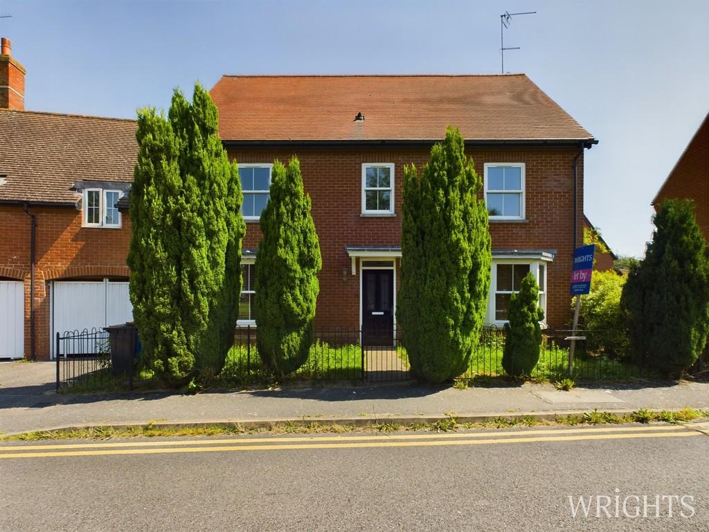 Chipmunk Chase, Hatfield AL10 4 bed detached house to rent £2,100 pcm