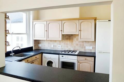 2 bedroom flat to rent, Adelaide Mansions, Hove