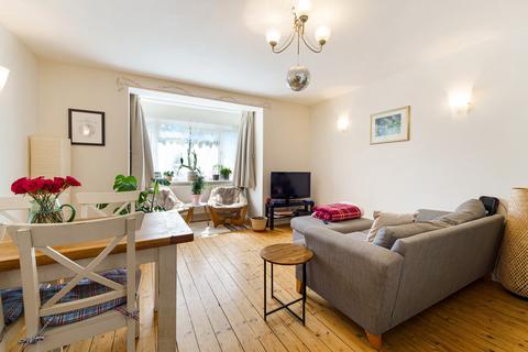 2 bedroom apartment to rent, Lovelace Gardens, Surbiton KT6