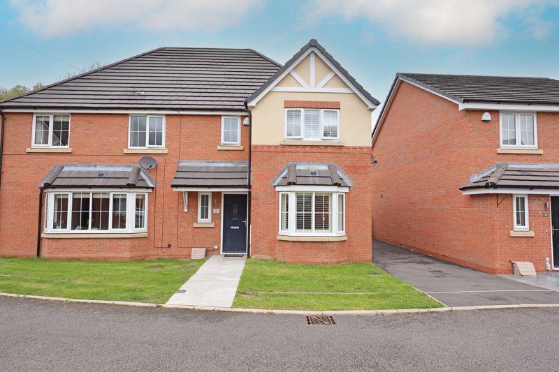 St. Dominics Place, Hartshill 3 bed semidetached house for sale £275,000