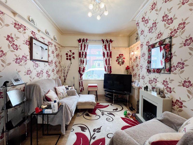 Southbank Street, Leek, ST13 5LN 3 bed terraced house £150,000