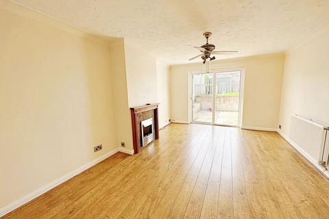 3 bedroom end of terrace house for sale, Avon Road, Pershore