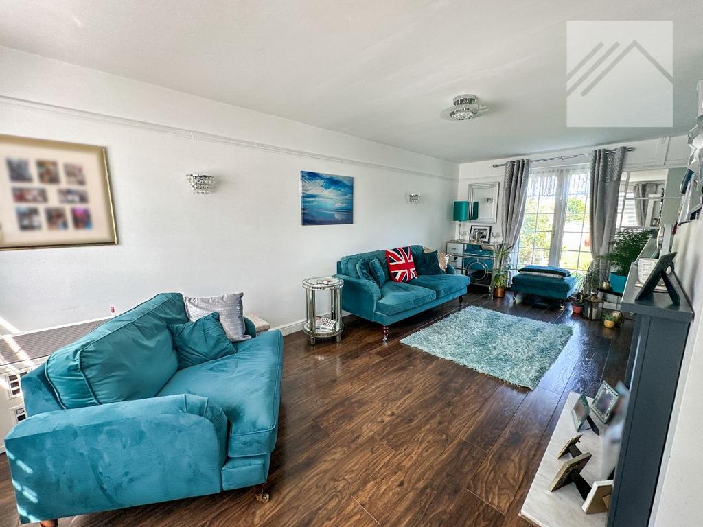 Long Road, Canvey Island 3 bed semidetached house for sale £350,000