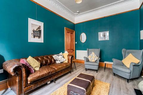 2 bedroom flat to rent, Mertoun Place, Polwarth, Edinburgh