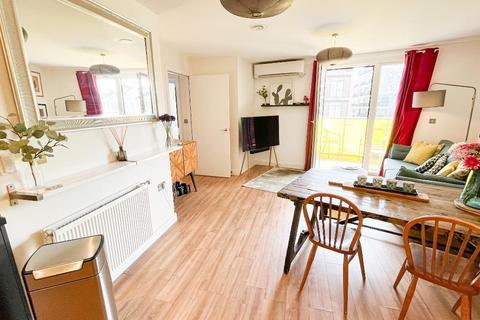 2 bedroom flat for sale, Golders Green, London NW11