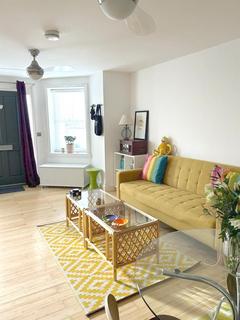 2 bedroom flat to rent, Marine Parade, Folkestone CT20