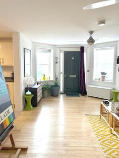 2 bedroom flat to rent, Marine Parade, Folkestone CT20