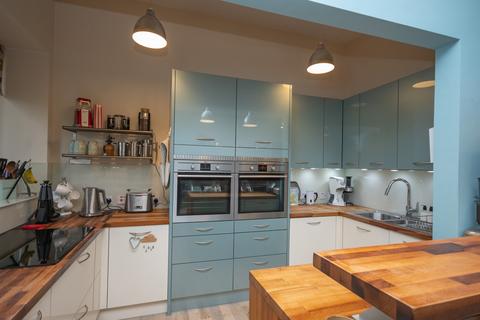 Upper Flat, Glencairn Broich Terrace, Crieff, PH7 3BD