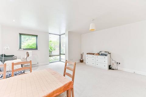 2 bedroom flat to rent, Eaton Road, Sutton, SM2