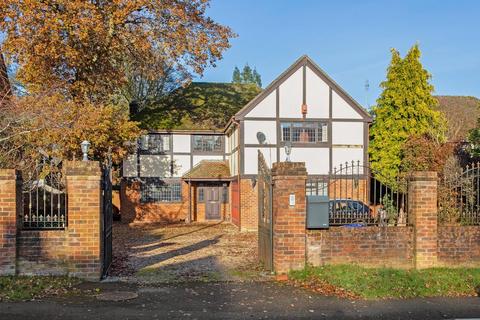 5 bedroom detached house for sale, Penington Road, Beaconsfield, HP9