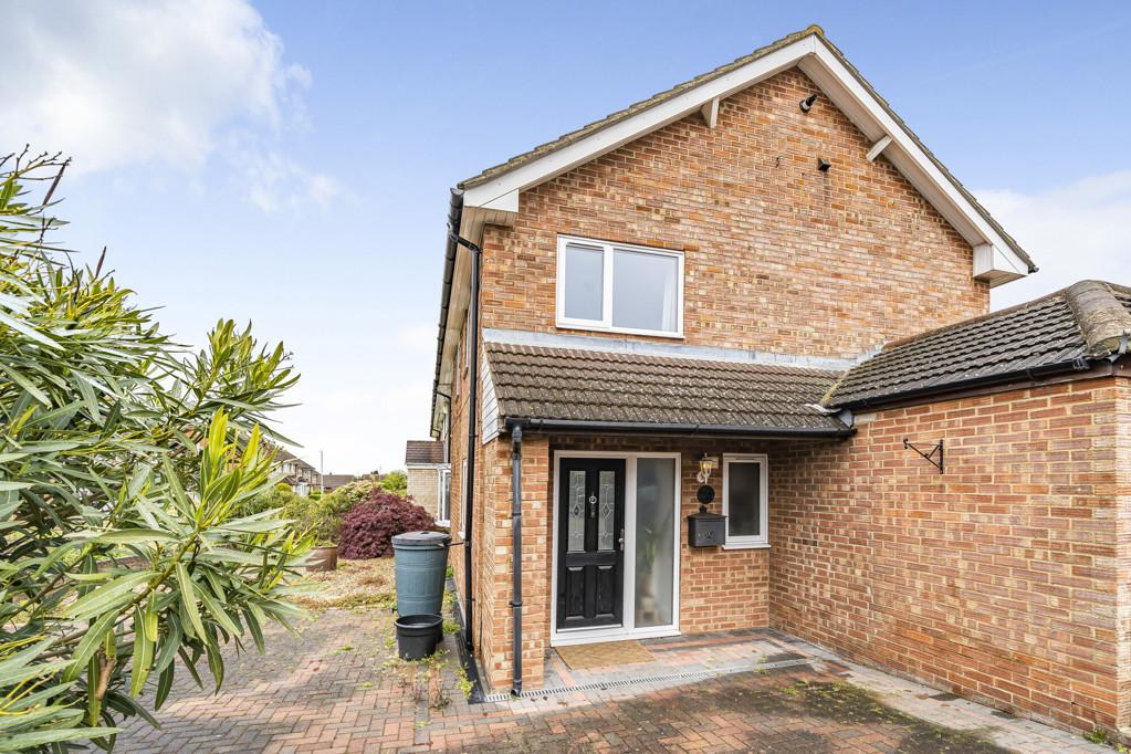 Whinfell Way, Gravesend, Kent 4 bed end of terrace house for sale £