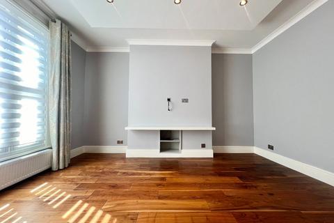 2 bedroom flat to rent, Lansdowne Road, Croydon
