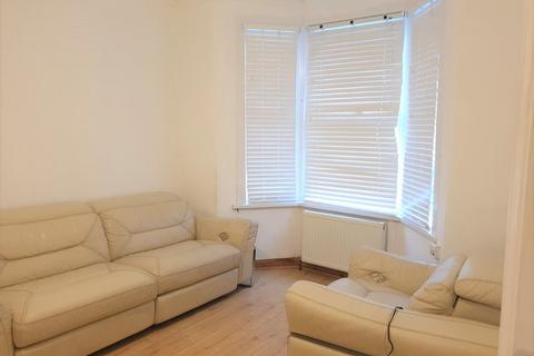 3 bedroom terraced house to rent, Humberstone Road, London