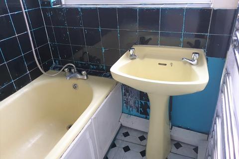 3 bedroom terraced house to rent, Humberstone Road, London