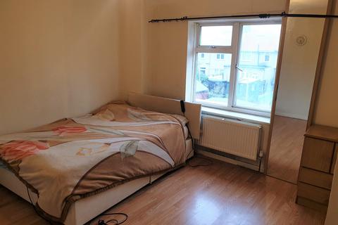 3 bedroom terraced house to rent, Becontree Avenue, Dagenham