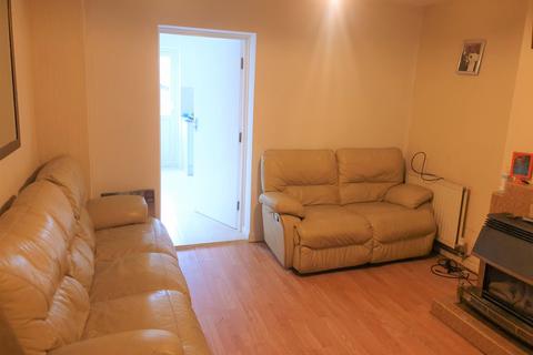 3 bedroom terraced house to rent, Becontree Avenue, Dagenham