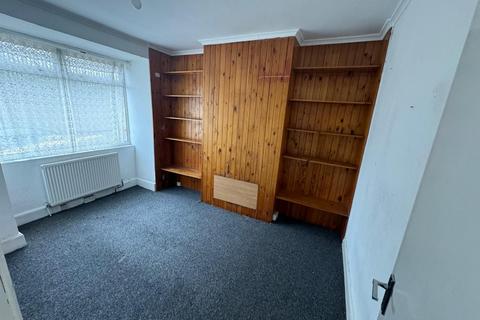 3 bedroom terraced house to rent, Victoria Road, Barking