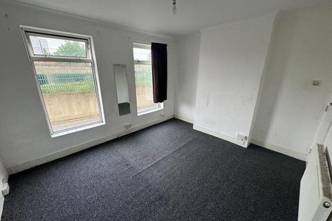 3 bedroom terraced house to rent, Victoria Road, Barking