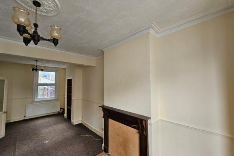 3 bedroom terraced house to rent, Braemar Road, London