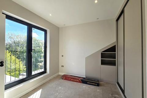 Flat 4, 26 Inglis Road, London, W5 3RL