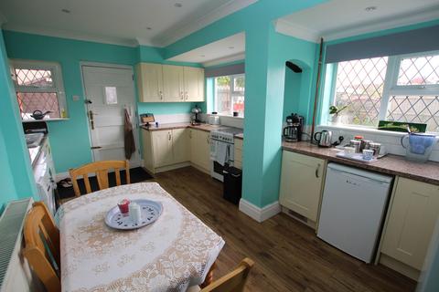 2 bedroom bungalow for sale, St. Johns Road, Clacton-on-Sea