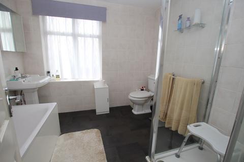 2 bedroom bungalow for sale, St Johns Road, Clacton-on-Sea