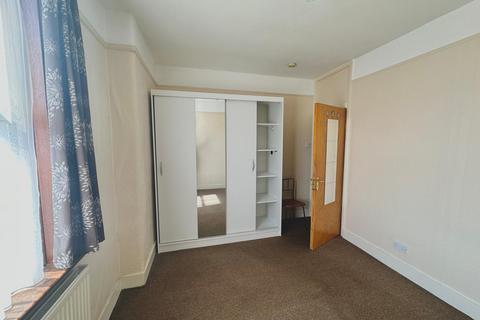 2 bedroom flat to rent, Headstone Road, Harrow