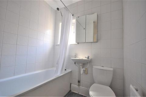 2 bedroom maisonette to rent, St. Albans Road, Watford WD24