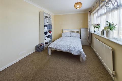 3 bedroom terraced house to rent, Wisden Road, Stevenage