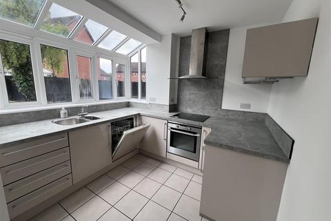 4 bedroom terraced house to rent, Windle Drive, Bourne