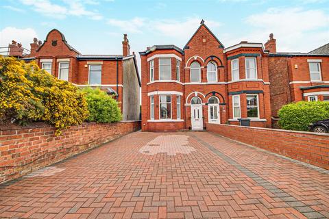4 bedroom semi-detached house to rent, Dinorwic Road, Southport PR8