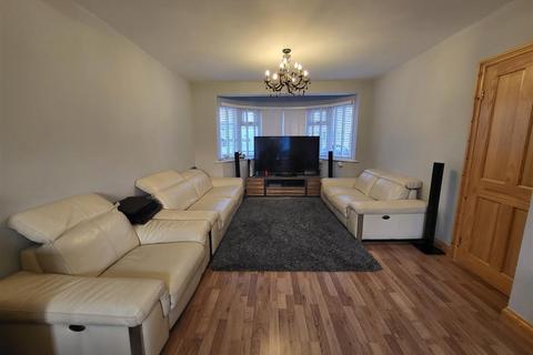 3 bedroom semi-detached house to rent, Gipsy Road, Welling