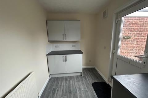 2 bedroom terraced house to rent, Coventry Road, Hull