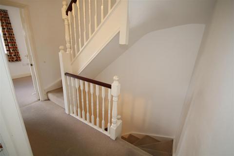 4 bedroom terraced house to rent, Gardeners Place, Chartham
