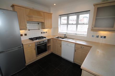 4 bedroom terraced house to rent, Gardeners Place, Chartham