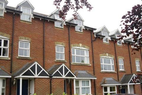 4 bedroom terraced house to rent, Gardeners Place, Chartham