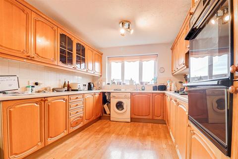 2 bedroom apartment to rent, Lancaster Road, Southport PR8
