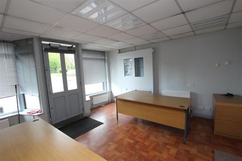 Property to rent, Chorley Old Road, Bolton BL1