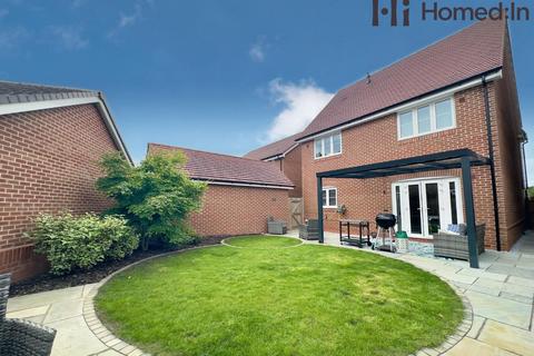 4 bedroom detached house for sale, Centenary Road, Southwater