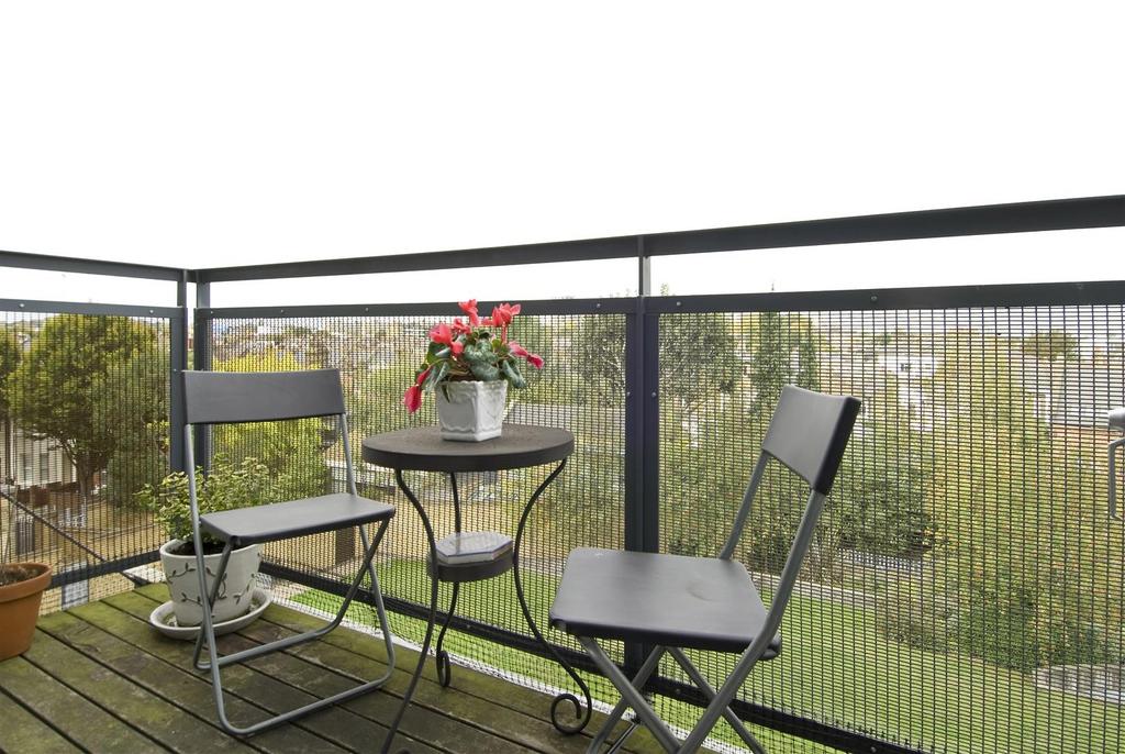 40 chiswick green studios balcony.JPG