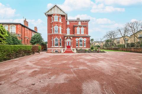 2 bedroom apartment for sale, Lulworth Road, Southport PR8