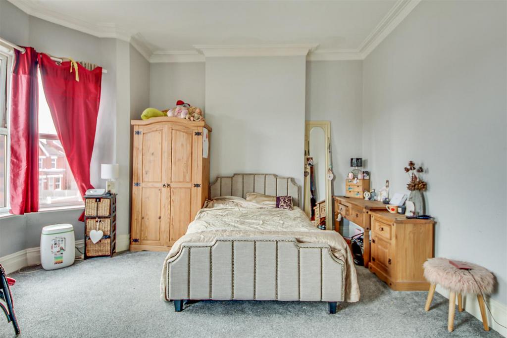 Cypress Road, Southport PR8 4 bed semidetached house for sale £220,000