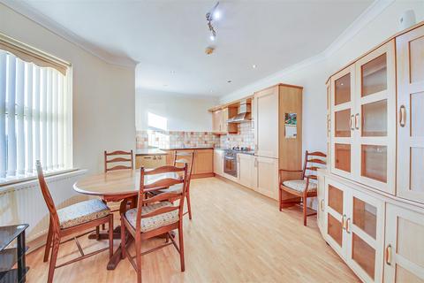 2 bedroom apartment for sale, Knowsley Road, Southport PR9