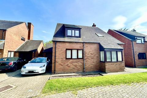 4 bedroom detached house for sale, Carter Grove, Hereford HR1