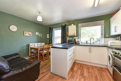 3 bedroom terraced house for sale, Wetherby Gardens, Charlton, Andover