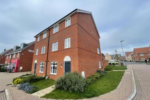 4 bedroom townhouse to rent, Felchurch Road, Ipswich IP8