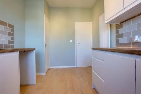 2 bedroom flat to rent, Frinton Road, Frinton-On-Sea CO13