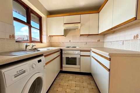 1 bedroom retirement property for sale, St. Georges Court, Addlestone KT15